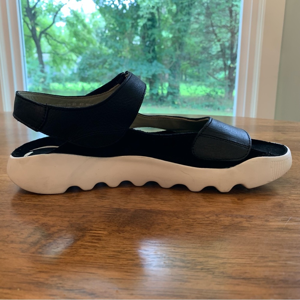 Softinos Weal Black Leather Strap Sandals; Size 9-9.5 - Picture 8 of 9